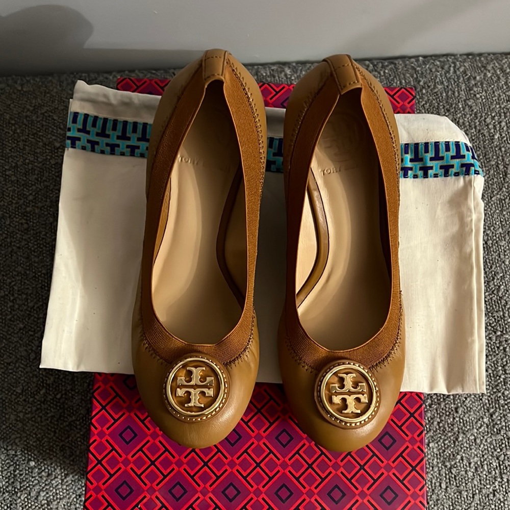 Authentic brand new in box Tory Burch tan wedge shoes size 7 (fits like a 6.5)